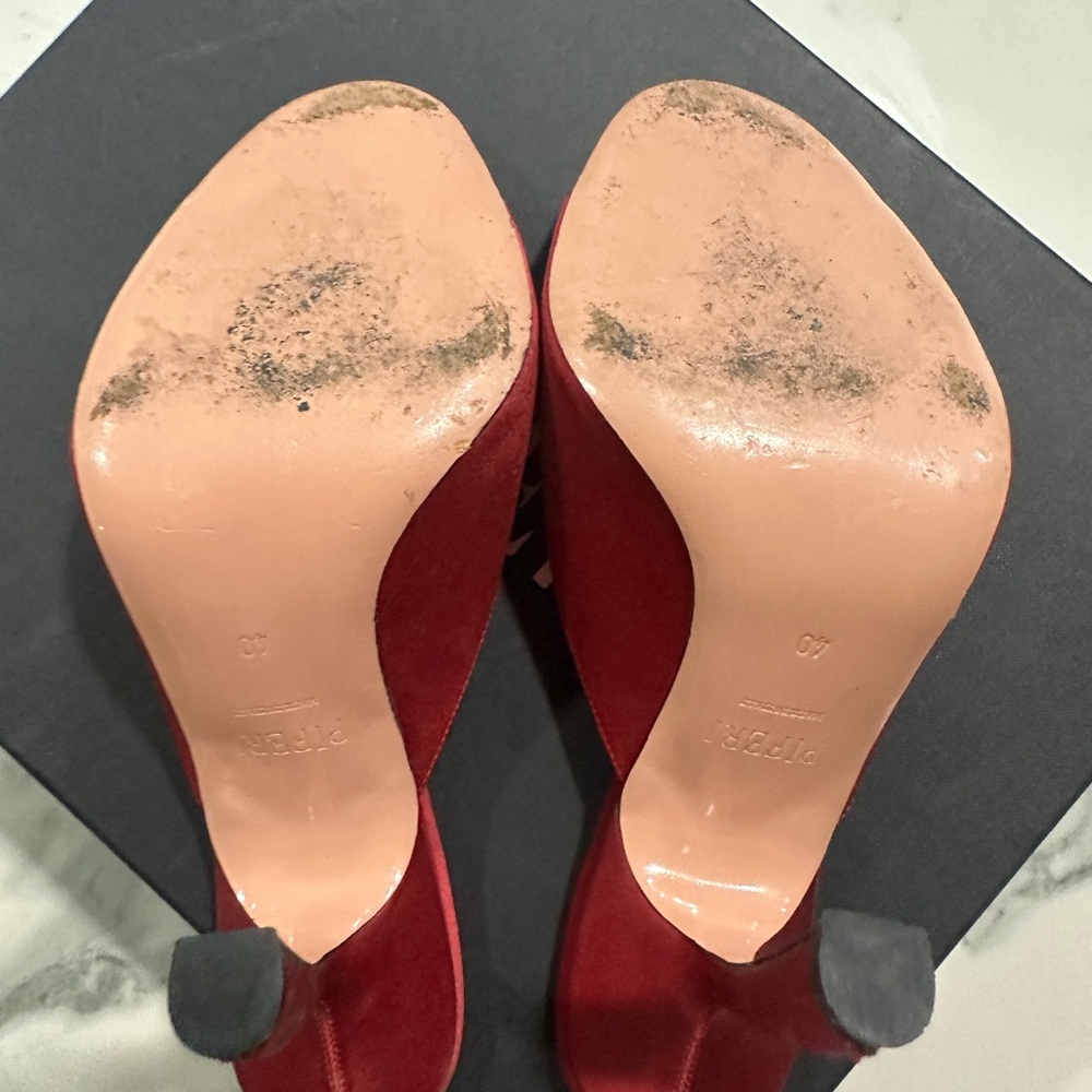 Red Heels with Classic Design - Picture 4 of 7